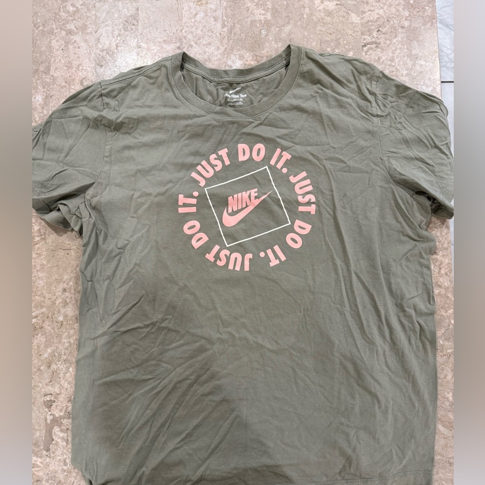 Nike tee